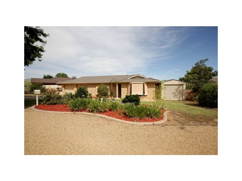 12 Galleon Place, Estella NSW 2650