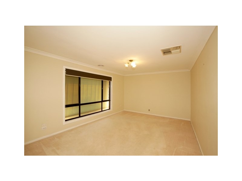 12 Galleon Place, Estella NSW 2650