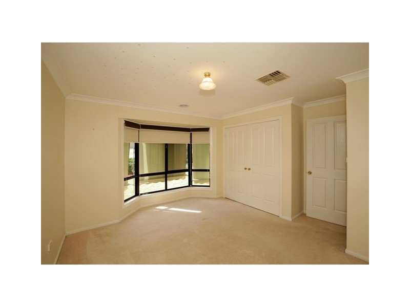 12 Galleon Place, Estella NSW 2650