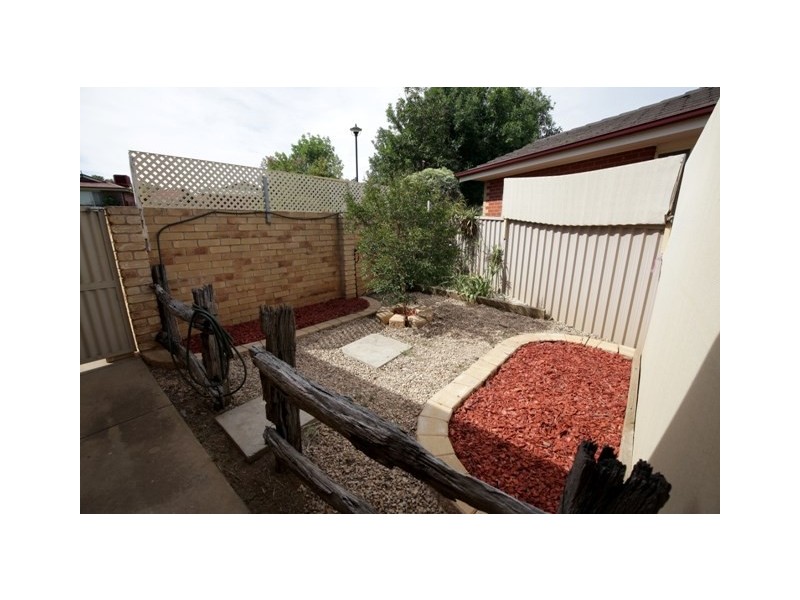 12 Galleon Place, Estella NSW 2650