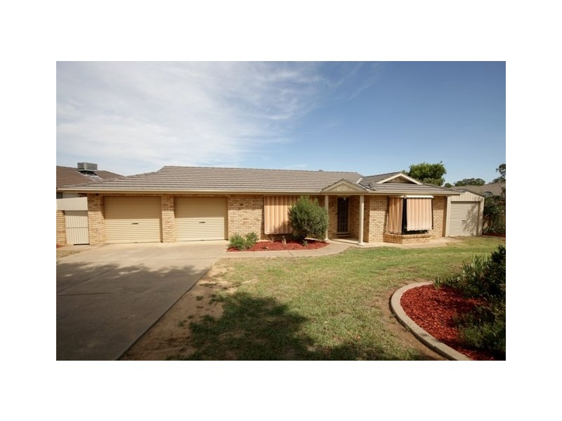 12 Galleon Place, Estella NSW 2650