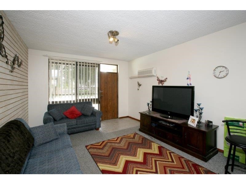 2/9 Nordlingen Drive, Wagga Wagga NSW 2650