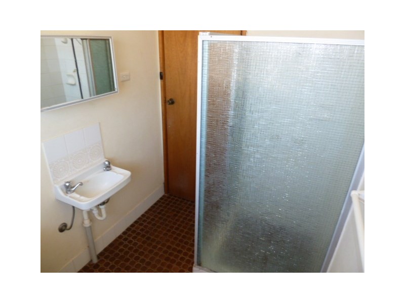 2/9 Nordlingen Drive, Wagga Wagga NSW 2650