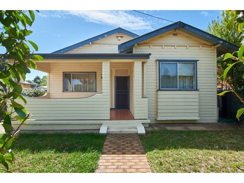 11 Bimbeen Street, Turvey Park NSW 2650