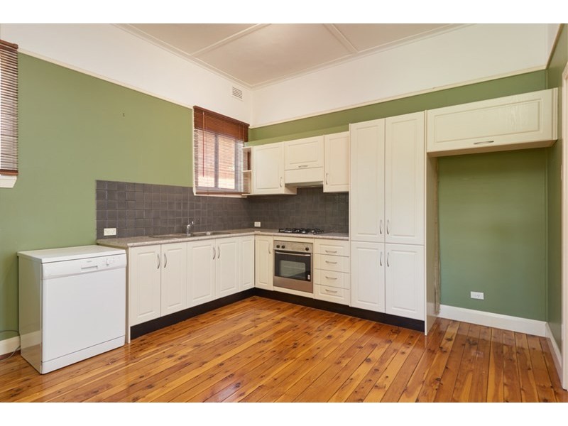 11 Bimbeen Street, Turvey Park NSW 2650