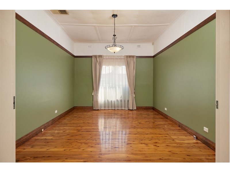 11 Bimbeen Street, Turvey Park NSW 2650