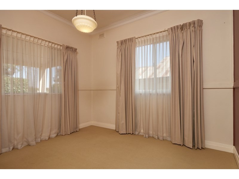 11 Bimbeen Street, Turvey Park NSW 2650