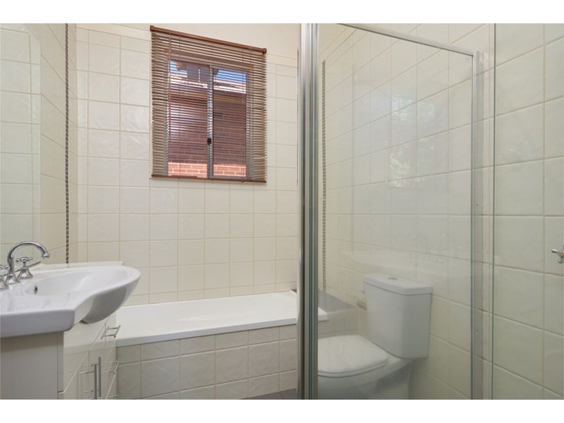 11 Bimbeen Street, Turvey Park NSW 2650