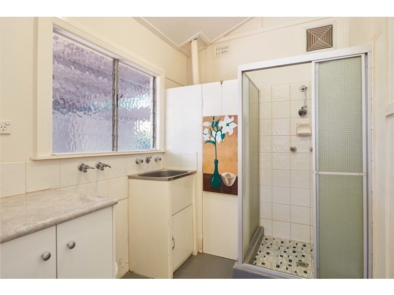 11 Bimbeen Street, Turvey Park NSW 2650