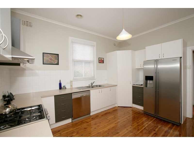 18 Lindsay Street, Turvey Park NSW 2650