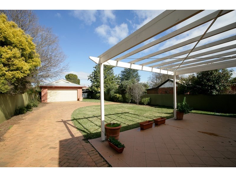 18 Lindsay Street, Turvey Park NSW 2650