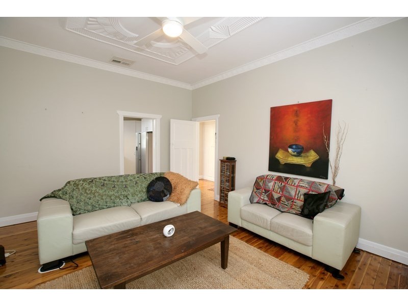 18 Lindsay Street, Turvey Park NSW 2650