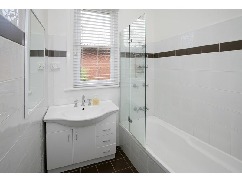 18 Lindsay Street, Turvey Park NSW 2650