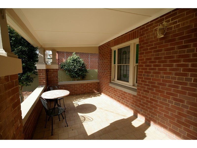 18 Lindsay Street, Turvey Park NSW 2650