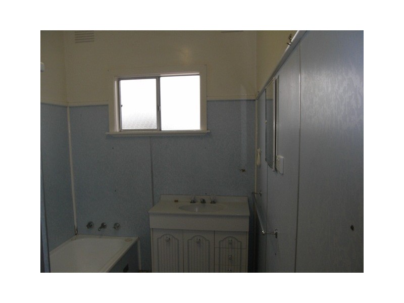 27 Kennedy Avenue, Wagga Wagga NSW 2650