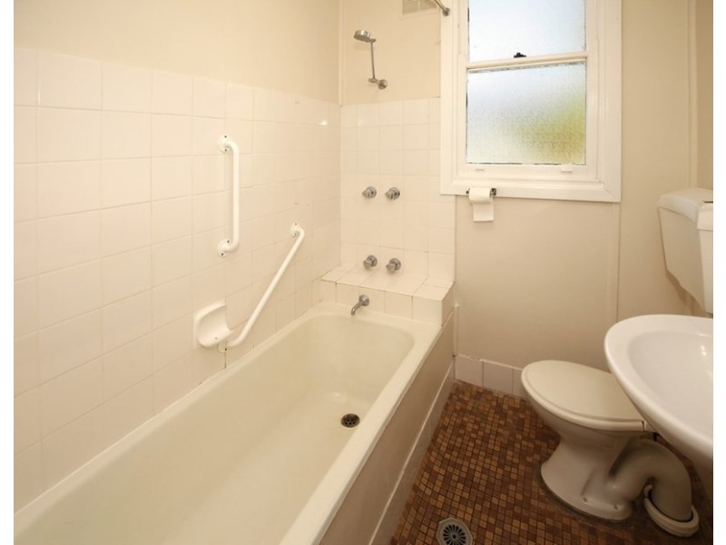 14 Doyle Avenue, Mount Austin NSW 2650