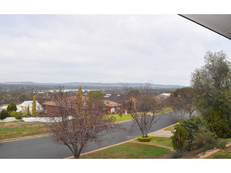 33 Henwood Avenue, Wagga Wagga NSW 2650