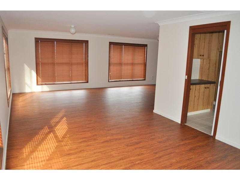 33 Henwood Avenue, Wagga Wagga NSW 2650