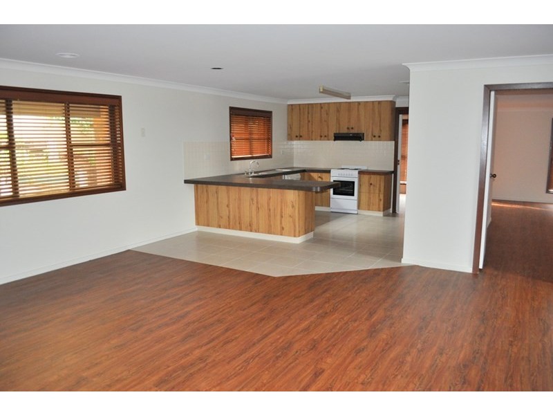 33 Henwood Avenue, Wagga Wagga NSW 2650