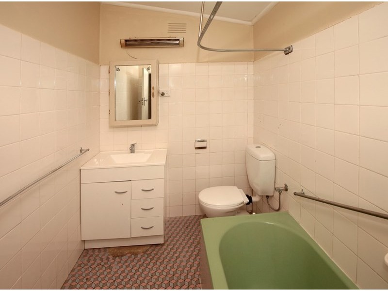 130 Tompson Street, Wagga Wagga NSW 2650