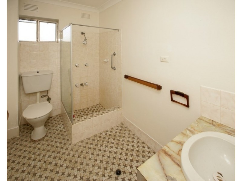 5/4 Nordlingen Drive, Tolland NSW 2650