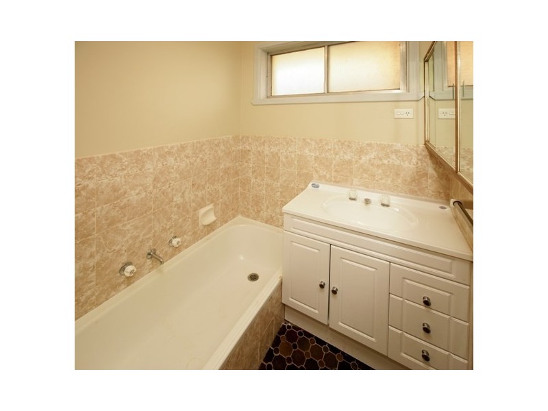 10 Temerloh Avenue, Tolland NSW 2650