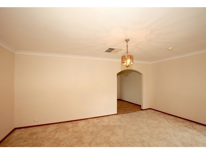 34 Naretha Street, Glenfield Park NSW 2650