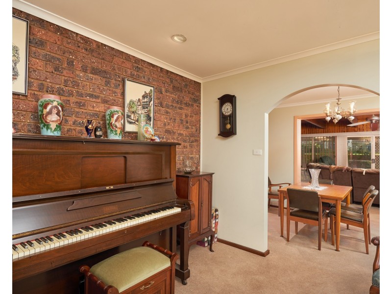 77 Simkin Crescent, Kooringal NSW 2650