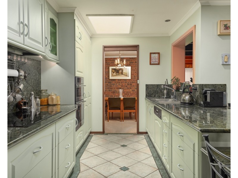 77 Simkin Crescent, Kooringal NSW 2650