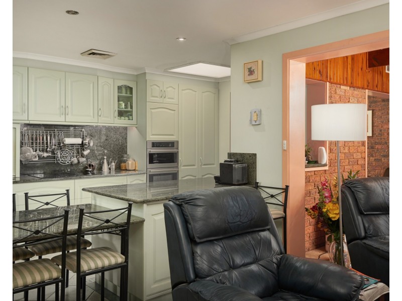 77 Simkin Crescent, Kooringal NSW 2650