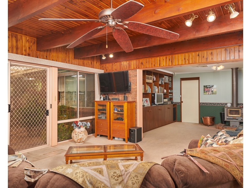 77 Simkin Crescent, Kooringal NSW 2650