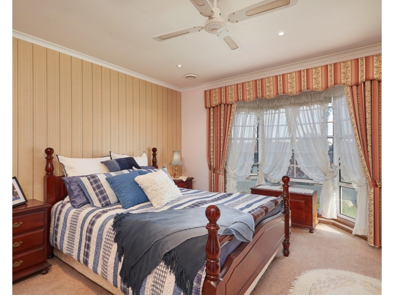 77 Simkin Crescent, Kooringal NSW 2650