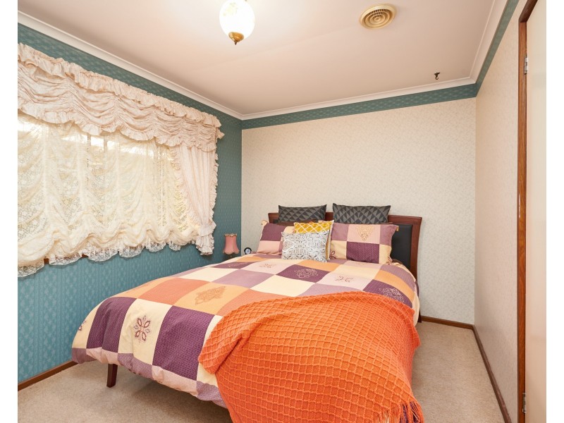 77 Simkin Crescent, Kooringal NSW 2650