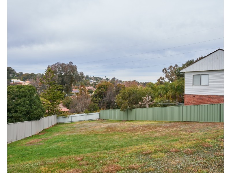 7 Warrawong Street, Kooringal NSW 2650