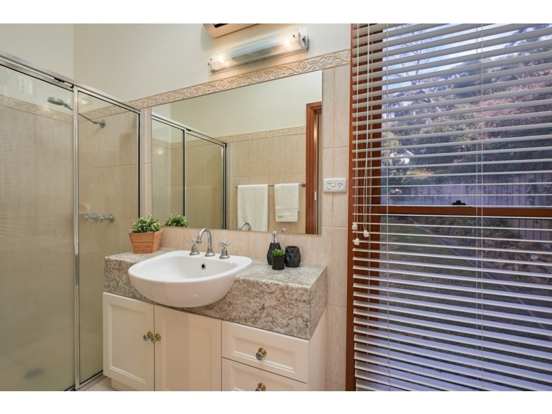 1 Baree Place, Kooringal NSW 2650