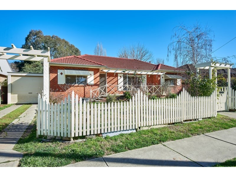 18 Boronia Street, Kooringal NSW 2650