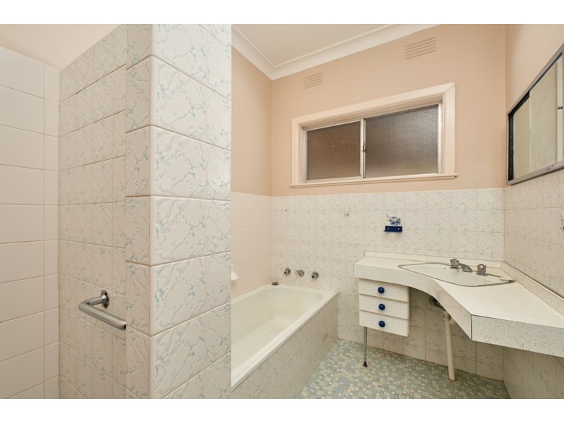 18 Boronia Street, Kooringal NSW 2650