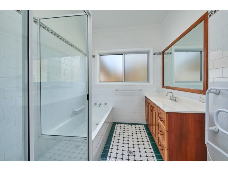 5 Warrawong Street, Kooringal NSW 2650