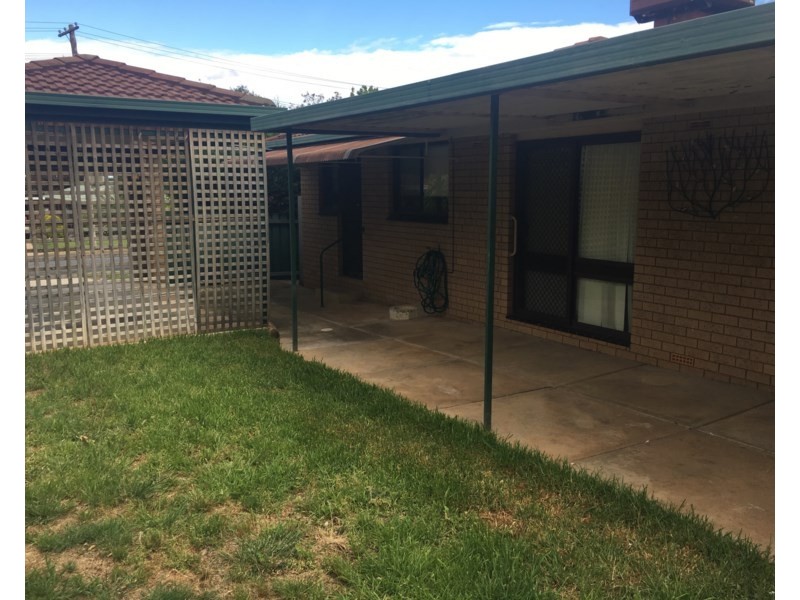 20 Merinda Crescent, Kooringal NSW 2650