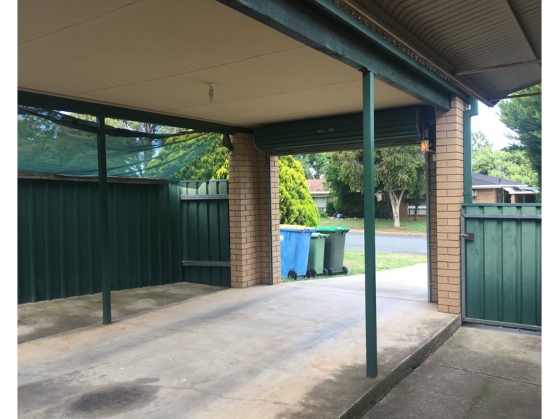 20 Merinda Crescent, Kooringal NSW 2650