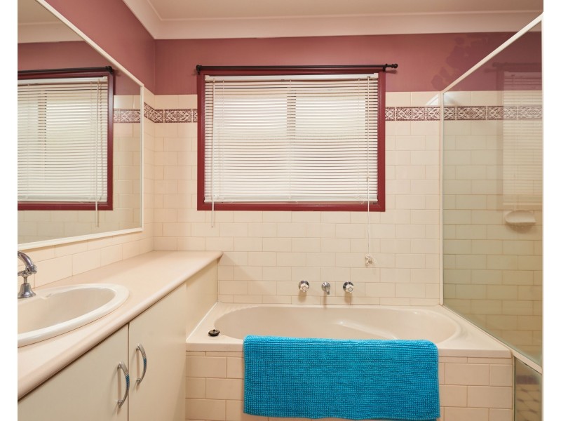 20 Kaldari Crescent, Glenfield Park NSW 2650