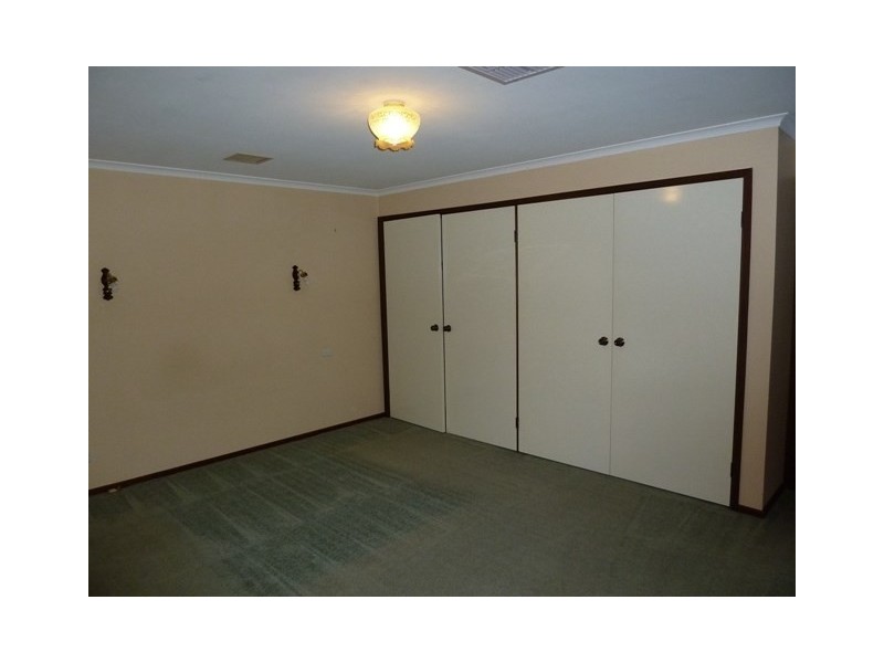 27 Pugsley Avenue, Estella NSW 2650