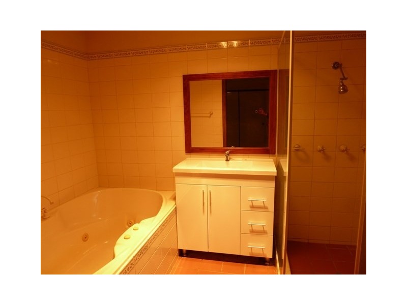 27 Pugsley Avenue, Estella NSW 2650