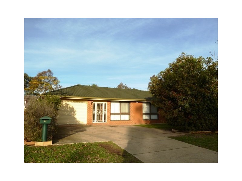 27 Pugsley Avenue, Estella NSW 2650