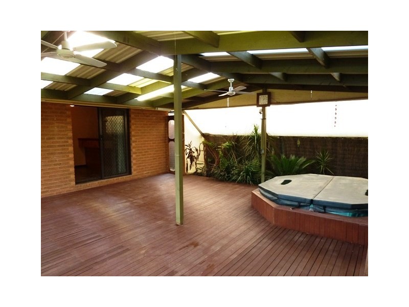 27 Pugsley Avenue, Estella NSW 2650