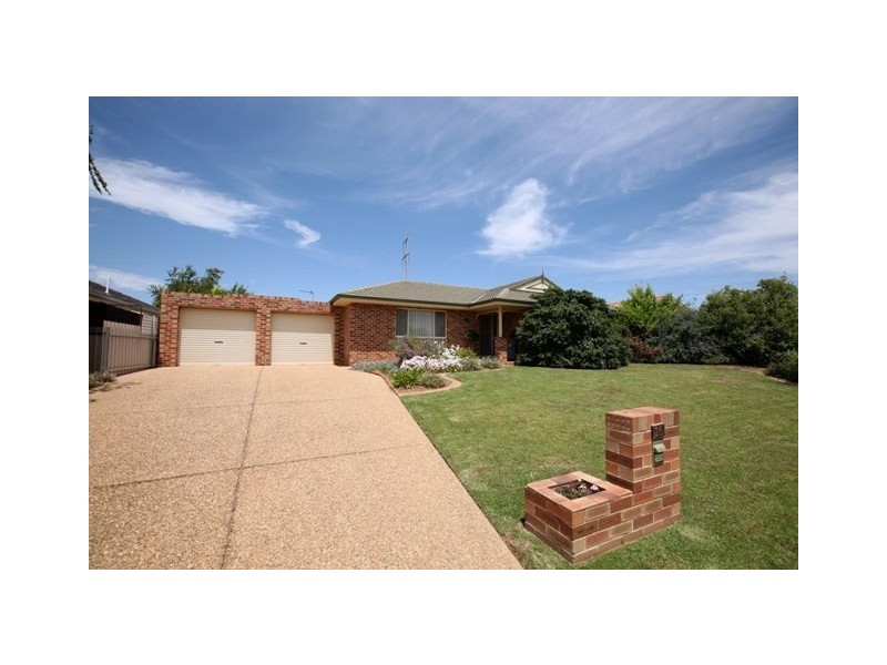 16 Kaldari Crescent, Ashmont NSW 2650