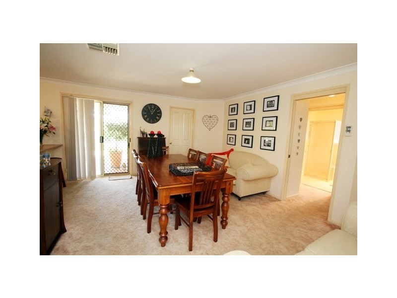 16 Kaldari Crescent, Ashmont NSW 2650