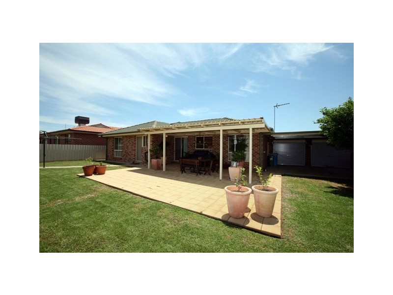 16 Kaldari Crescent, Ashmont NSW 2650