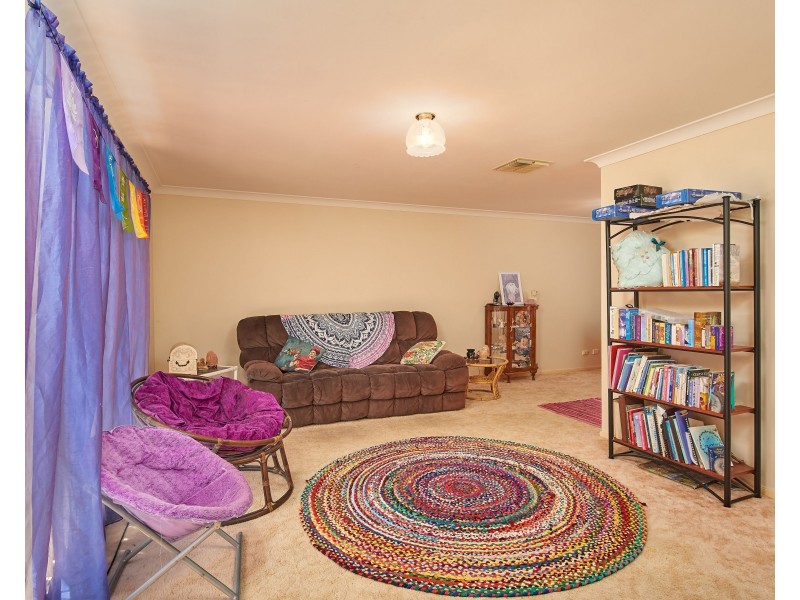 16 Kaldari Crescent, Glenfield Park NSW 2650
