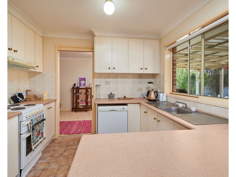 16 Kaldari Crescent, Glenfield Park NSW 2650